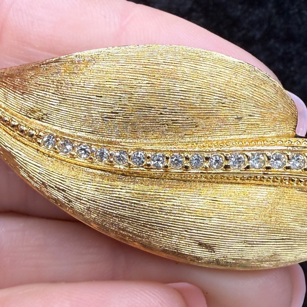 Vintage Christian Dior Brooch Leaf Gold Tone READ - Picture 3 of 12